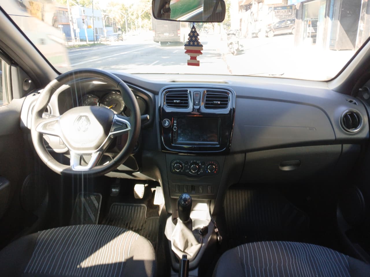 Renault Logan Life 1.0 12V 2022 — foto 8
